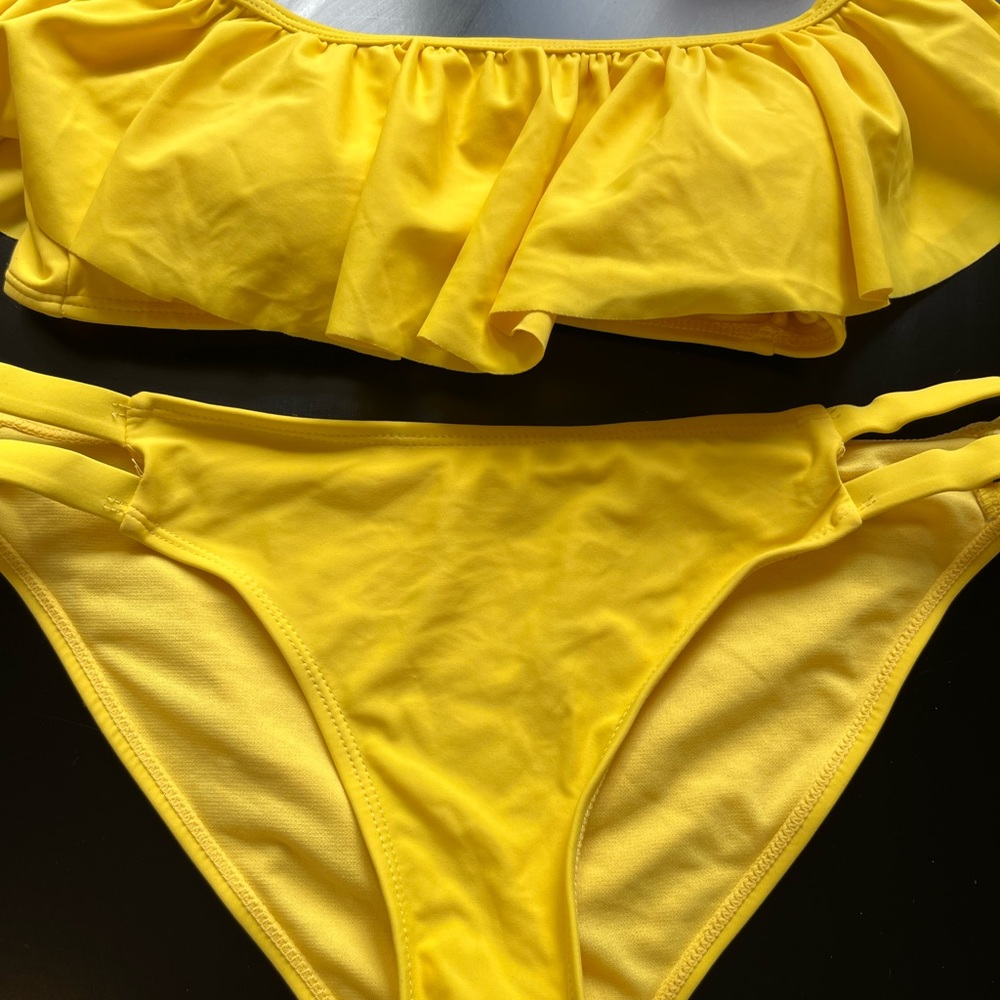 Yellow bikini set - Picture 7 of 8